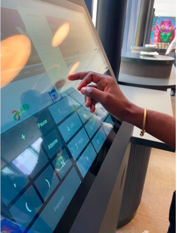 Tinitz au B2B Digital Day avec ses bornes interactives connectées